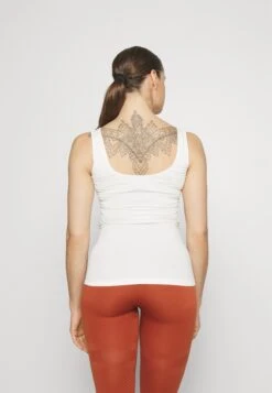 Top - Off-White -Even-Odd Winkel 08dd820a38fd49b39266d8d61619ecaf