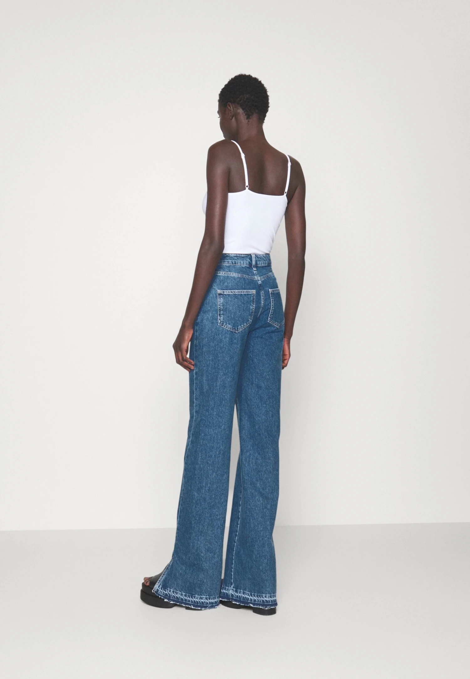 Straight Leg Jeans - Light Blue Denim 5 Straight Leg Jeans - Light Blue Denim - Afbeelding 3