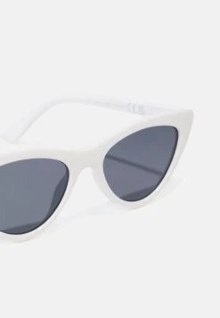 Even&Odd Zonnebril - White -Even-Odd Winkel 13b09350621e4facb47ca18512b675d1