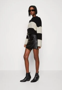 Even&Odd Shorts - Black -Even-Odd Winkel 1c5366c09533416f84ad73c4de78827f