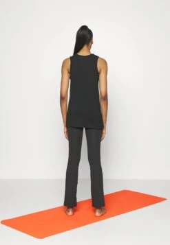 Top - Black -Even-Odd Winkel 2111de1cba4e4503bbd562385f9b4a87