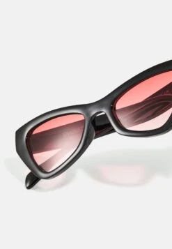 Even&Odd Zonnebril - Black -Even-Odd Winkel 24ef0f92940f49d9822951fca59aefca