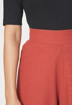 Broek - Red -Even-Odd Winkel 2d91fc3c1ce34a559bc174b003da1da3