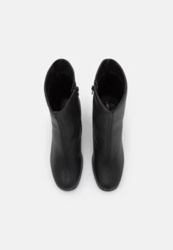 Korte Laarzen - Black 13 Korte Laarzen - Black -Even-Odd Winkel 3f297f9f08104ea68b12a9c3fa050dcb