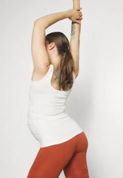 Top - Off-White -Even-Odd Winkel 42b84f122e7644cf824641d74c85d308