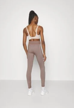 Seamless Power - Legging - Taupe 10 Seamless Power - Legging - Taupe -Even-Odd Winkel 43046ea31bf44afb927eaae6b56bceeb