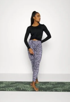 Longsleeve - Black 9 Longsleeve - Black -Even-Odd Winkel 4c289d4f75904debac6676f900f0474c