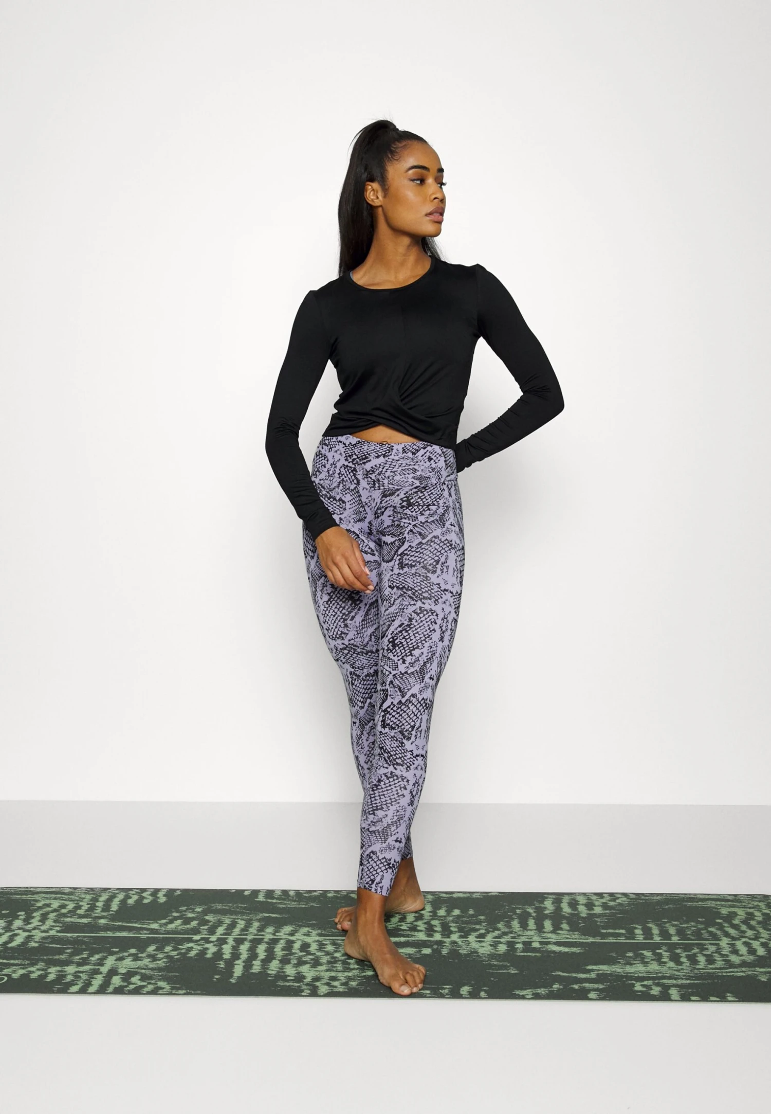 Longsleeve - Black 4 Longsleeve - Black - Afbeelding 2