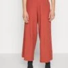 Broek - Red -Even-Odd Winkel 5d24c0bd73e749b9b58505e5474da2c1