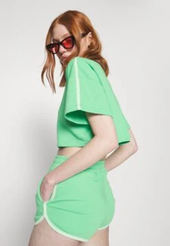 Even&Odd Trainingspak - Green/White 12 Even&Odd Trainingspak - Green/White -Even-Odd Winkel 5f1f696b78a74747bcf9d8390c96f8f5