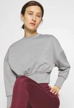 Sweater - Grey 11 Sweater - Grey -Even-Odd Winkel a44e9b079d834e44a27511914e29941c