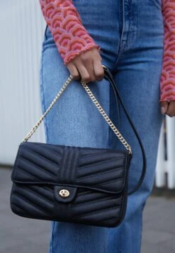 Even&Odd Schoudertas - Black 12 Even&Odd Schoudertas - Black -Even-Odd Winkel ae2c486f5fbd476bbe0724f505dec46c