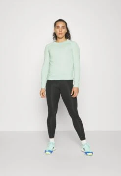 Longsleeve - Light Green -Even-Odd Winkel b0bd88f6f46144cf9894d2c996a56be6