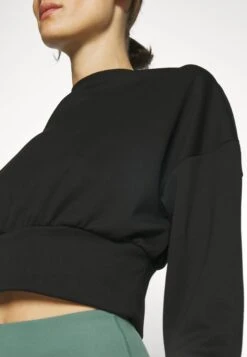 Sweater - Black -Even-Odd Winkel b96233227e6e41fb9ccf131f23da72c3