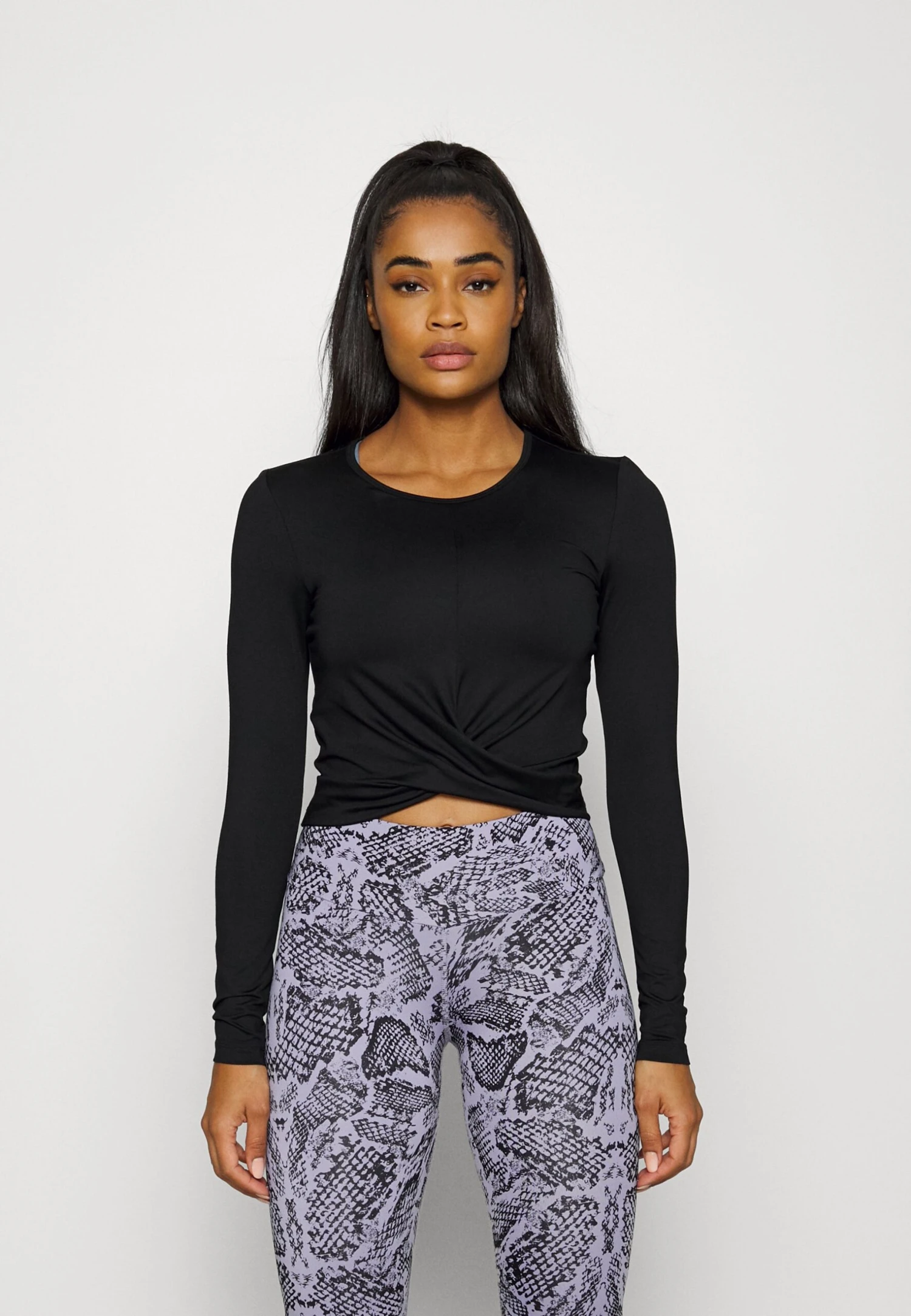 Longsleeve - Black 3 Longsleeve - Black