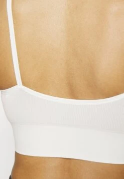 Sport-Bh Met Light Support - Off-White 13 Sport-Bh Met Light Support - Off-White -Even-Odd Winkel c11b94e1322d41de9f1928b8f0ee5dfb