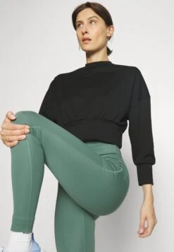 Sweater - Black -Even-Odd Winkel c979bd091a2747ccb3fa3c6e29f81f8e