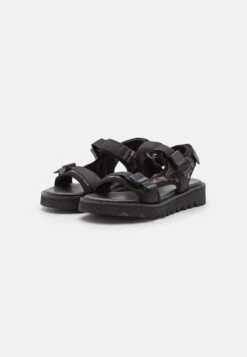 Outdoorsandalen - Black 10 Outdoorsandalen - Black -Even-Odd Winkel ceca28676e9941c4a38a7674de96a3df