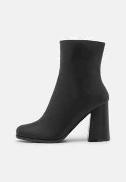 Korte Laarzen - Black 9 Korte Laarzen - Black -Even-Odd Winkel fd177cbc29e94c11b22e31ae03c66282